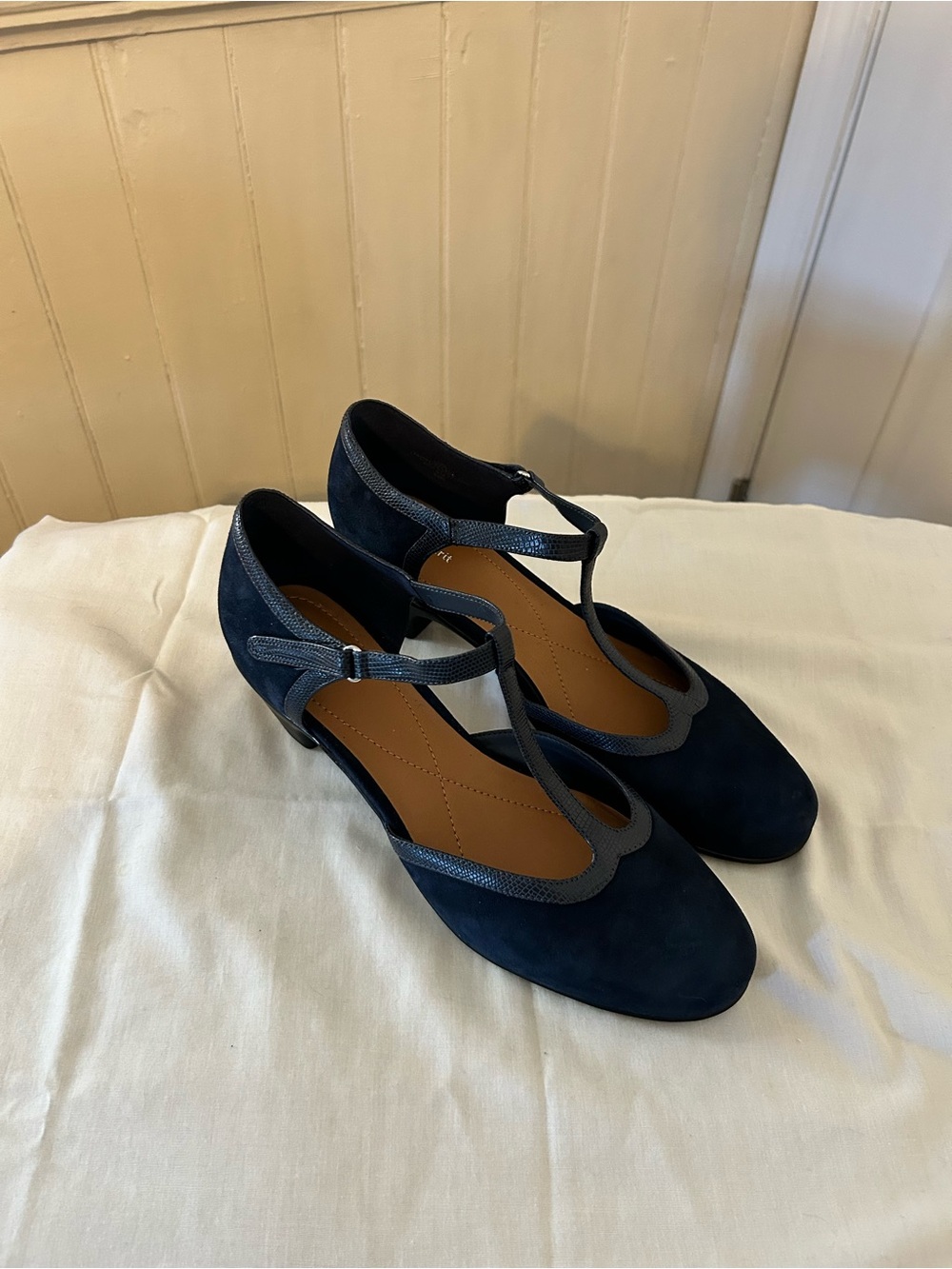Easy Spirit Cara Navy Blue Suede T-Strap Heels Size 12 M NWOT